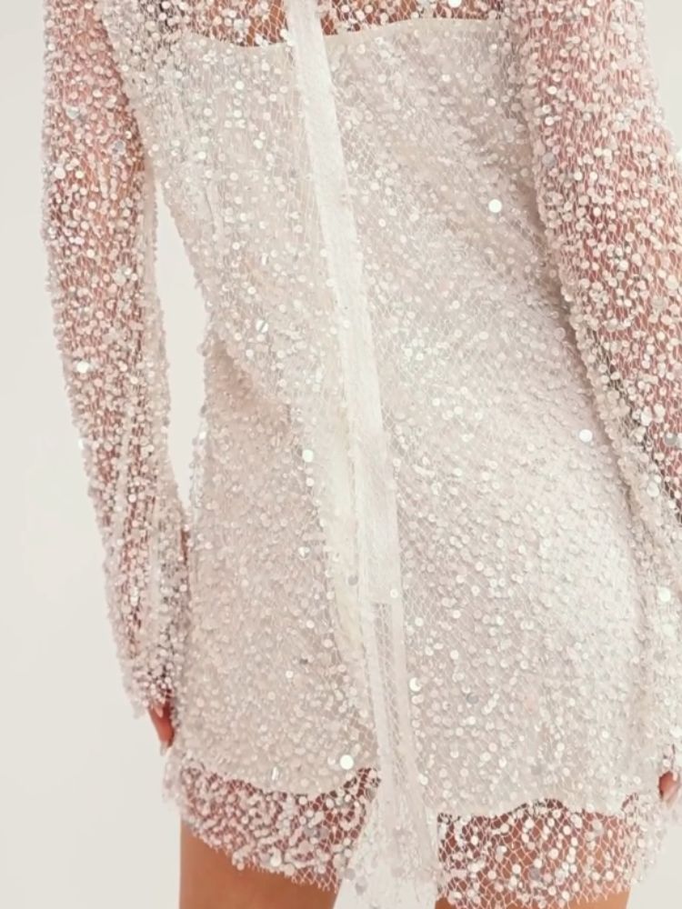 Robe à paillettes transparentes