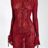 Robe rouge transparente zoom