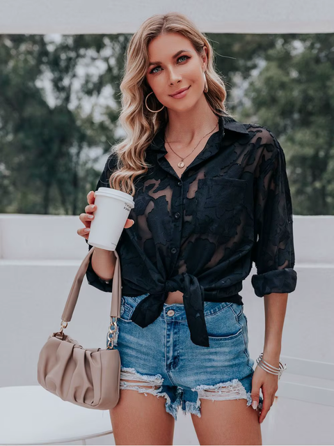 Chemise en dentelle noire transparente