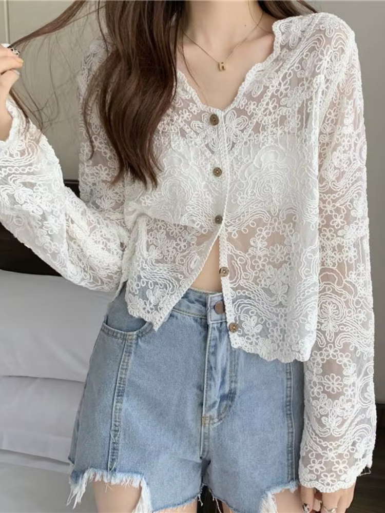 Chemise en dentelle transparente pour femme
