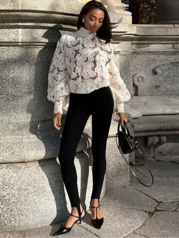 Chemise en dentelle transparente pour femme