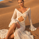 Robe transparente beige assise
