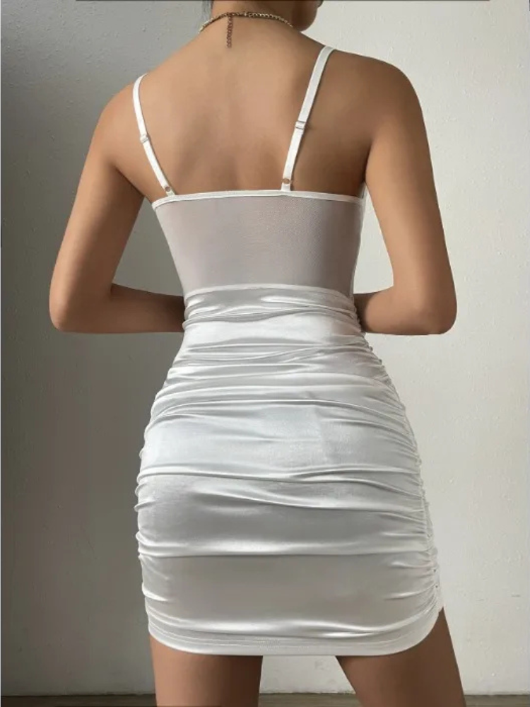 Robe plissée transparente